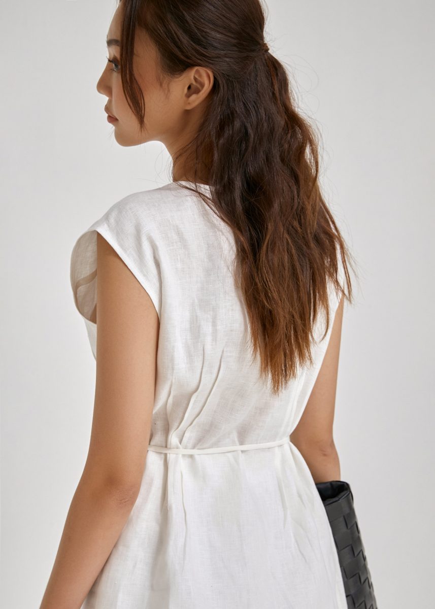 Áo Trắng Một Nút