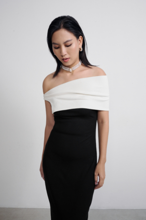 Đầm dệt kim trễ vai phối trắng –  BLACK